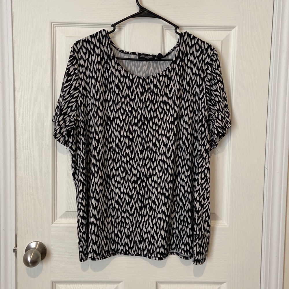Black and White Top